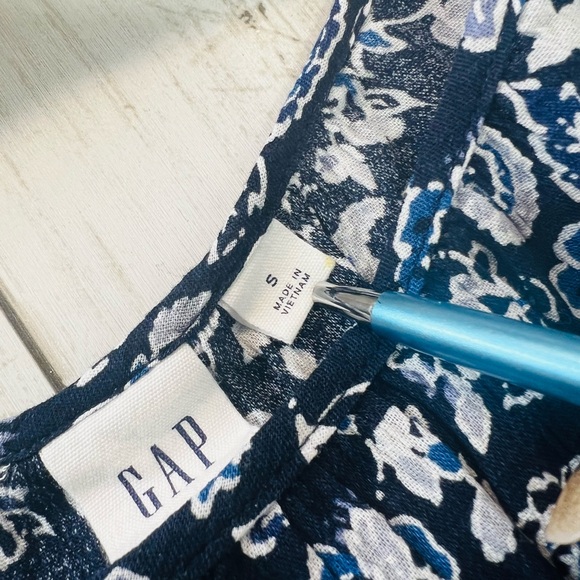 GAP Small Floral Flutter Scoop Floral Cotton-Rayon Blouse Blue & White - Picture 7 of 9